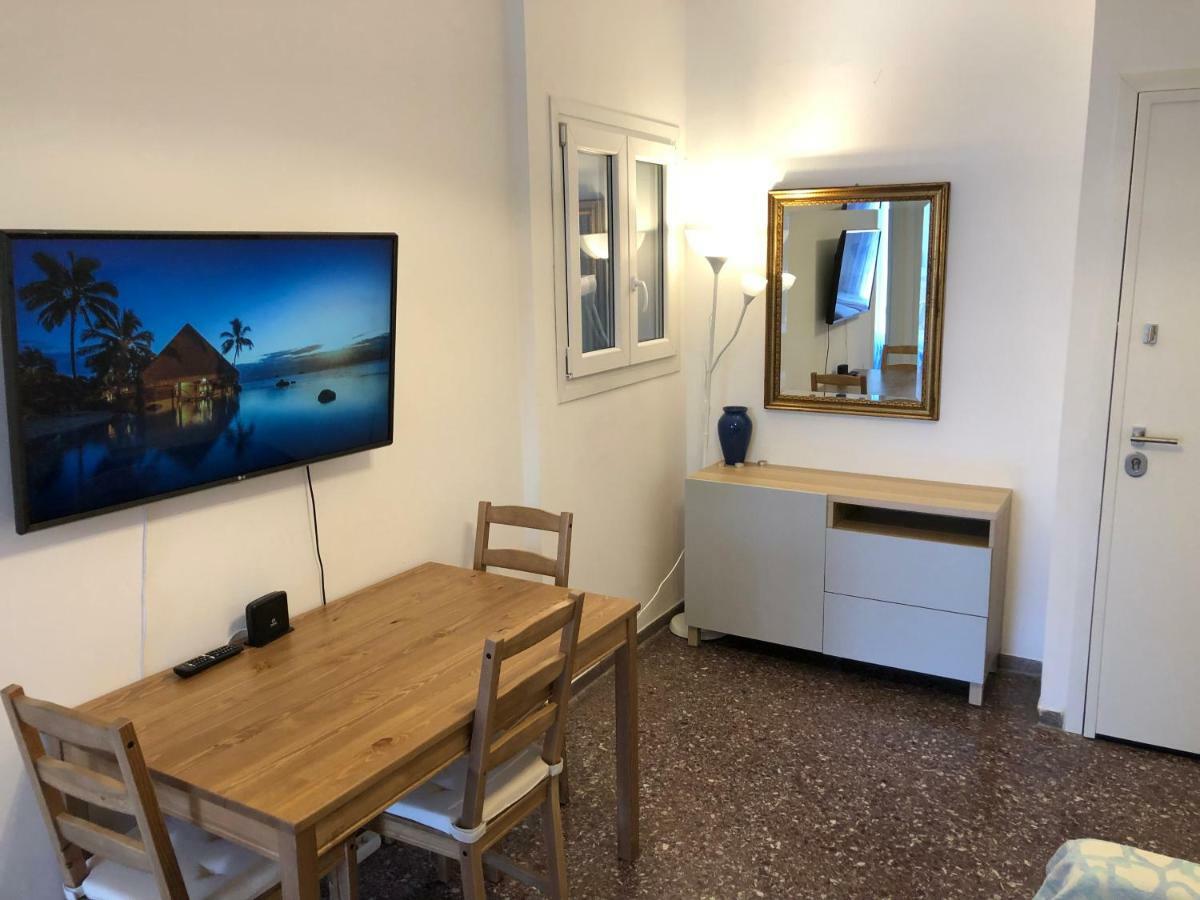 Metaxourgio Spacious Two Bedroom Apartment Athens Exterior photo